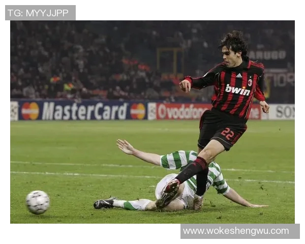 足球巨星沉默之美:定格在寂静中的瞬间荣耀与梦想 足球巨星沉默之美:定格在寂静中的瞬间荣耀与梦想