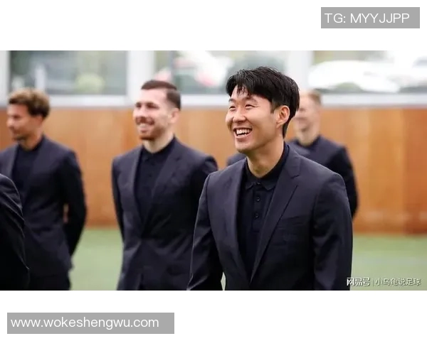 足球明星哥哥带领家族走向辉煌成就,探秘幕后故事与成长历程 足球明星哥哥带领家族走向辉煌成就,探秘幕后故事与成长历程